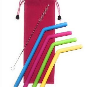 🆕 Reusable Silicone 4 Piece Straw Set w Pink Bag